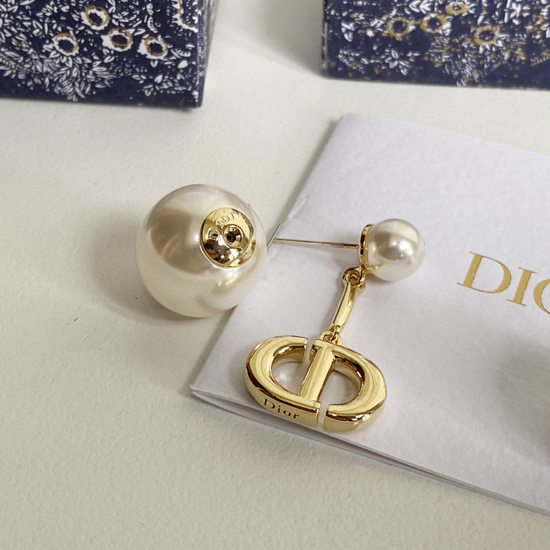 A590 Dior earring 104601