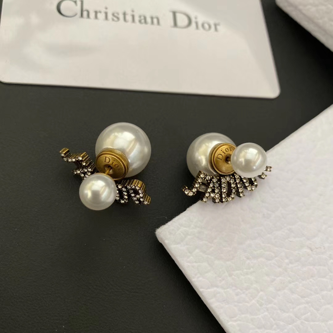 A086 Dior earring