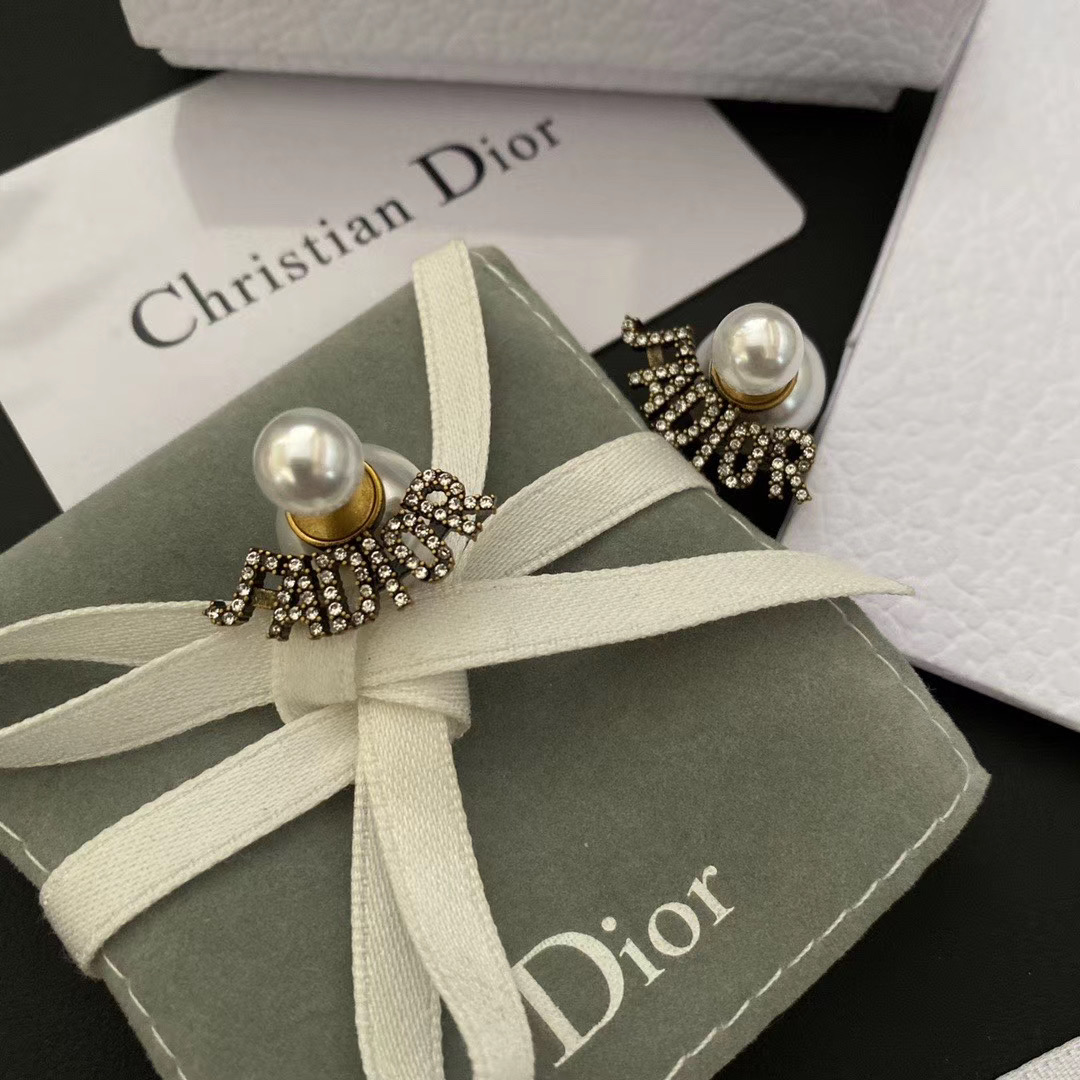 A086 Dior earring