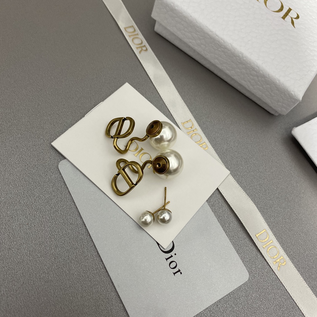 A627 Dior earring 104679