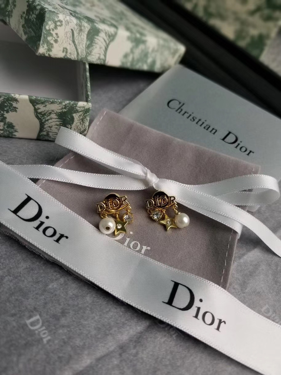 A078 Dior earring