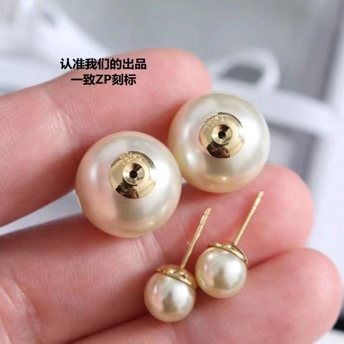 A254 Dior earring 104900