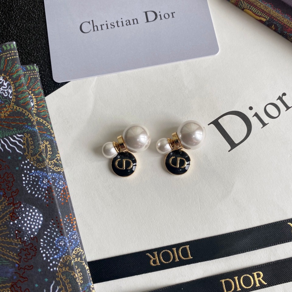 A309 Dior earring 106205