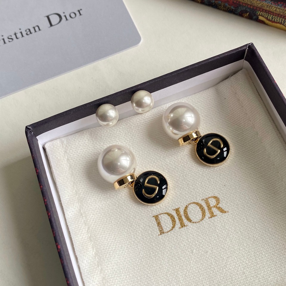 A309 Dior earring 106205