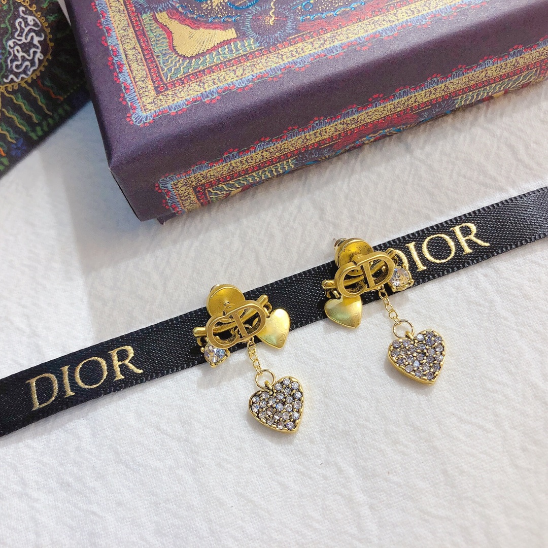 A602    Dior earring 106584