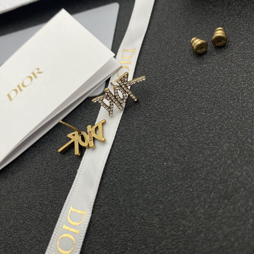 A279 Dior earring 106679