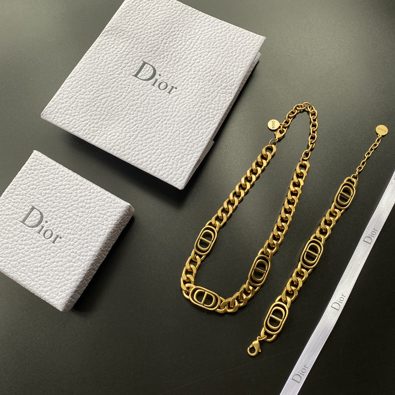B014 Dior necklace 104307