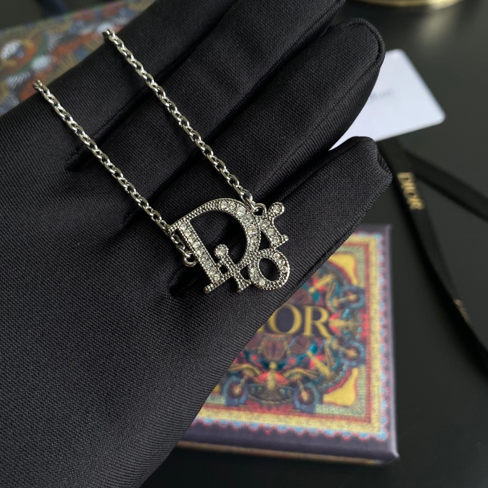 B123 Dior necklace 106534