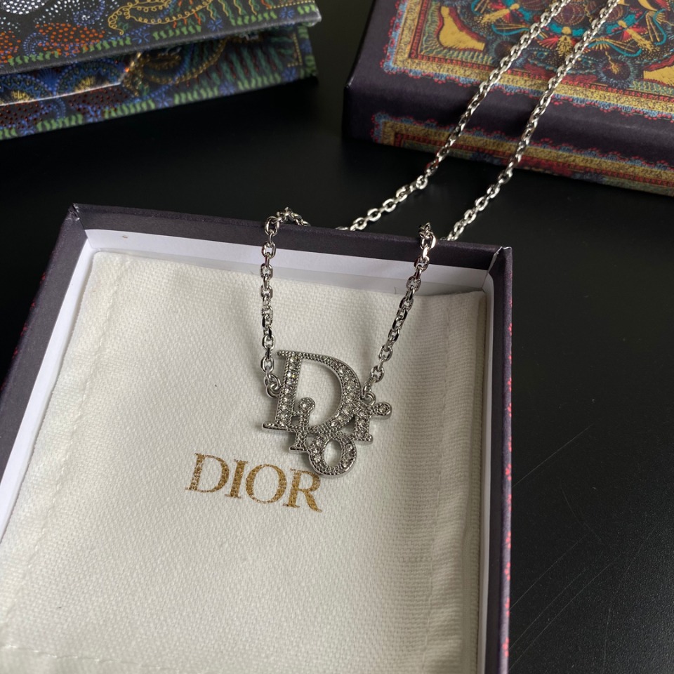 B123 Dior necklace 106534