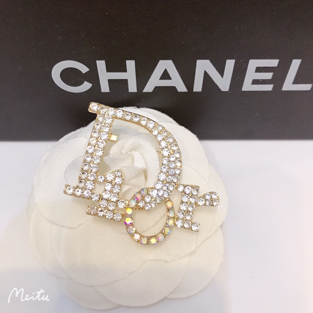 Dior brooch 106118