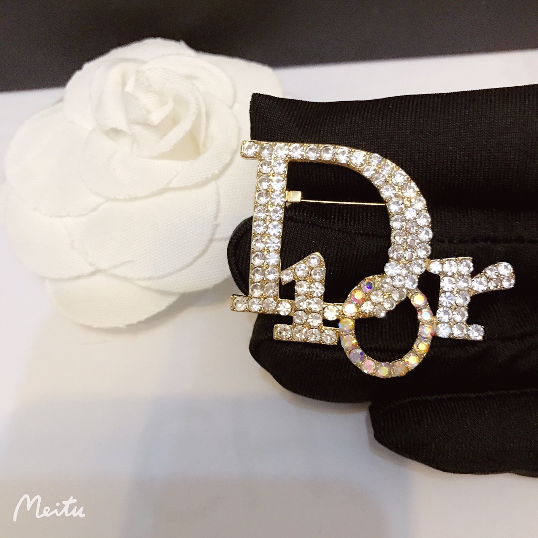 Dior brooch 106118