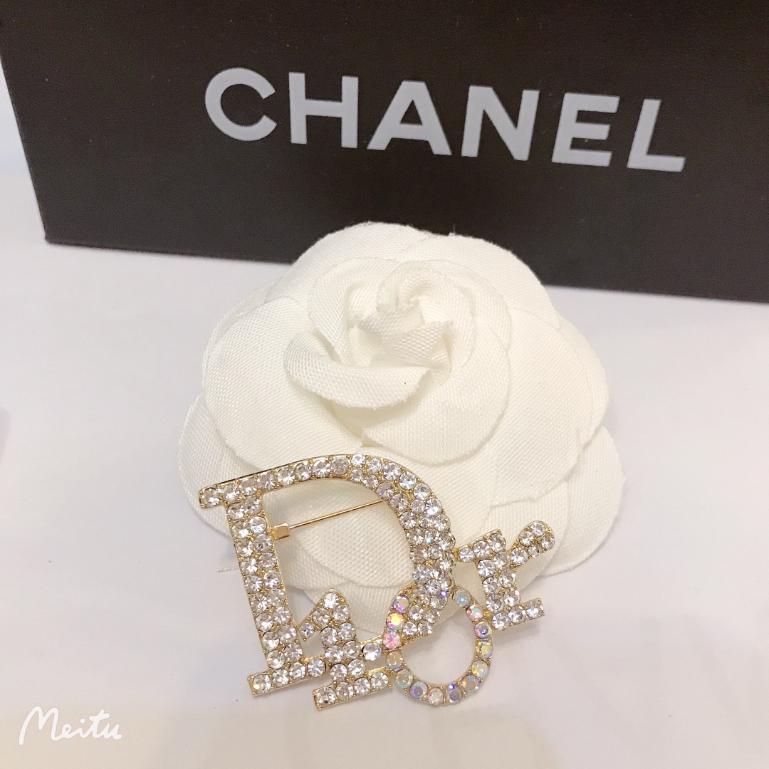 Dior brooch 106118
