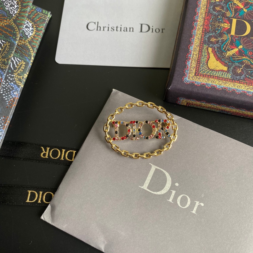 C111 Dior brooch 106900
