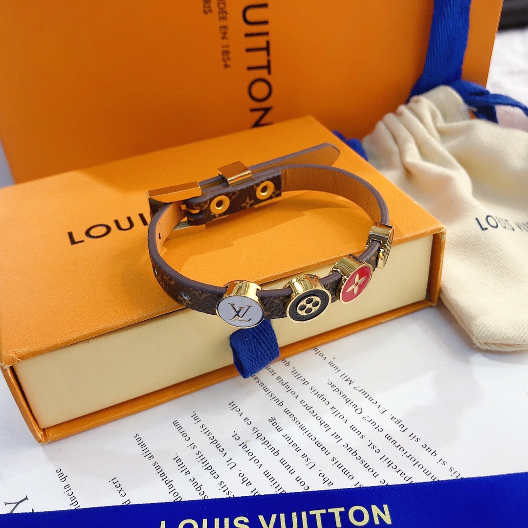 S173    LV Bracelet 104955