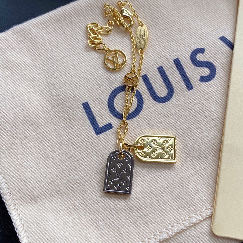 B099 LV bracelet 105006