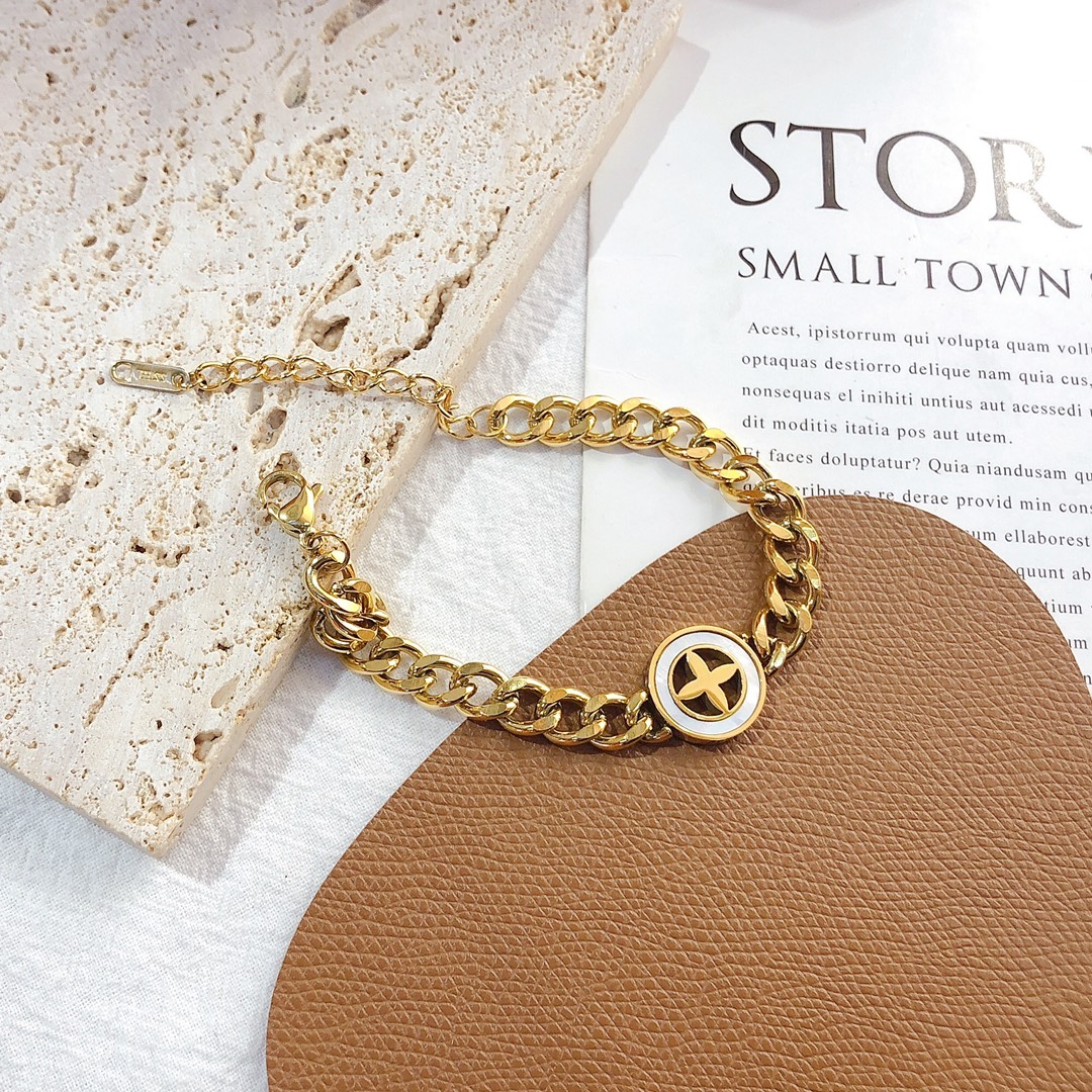 LV bracelet 105026