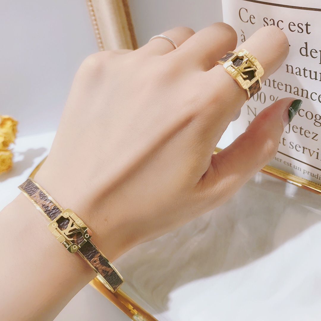 LV bracelet 104930