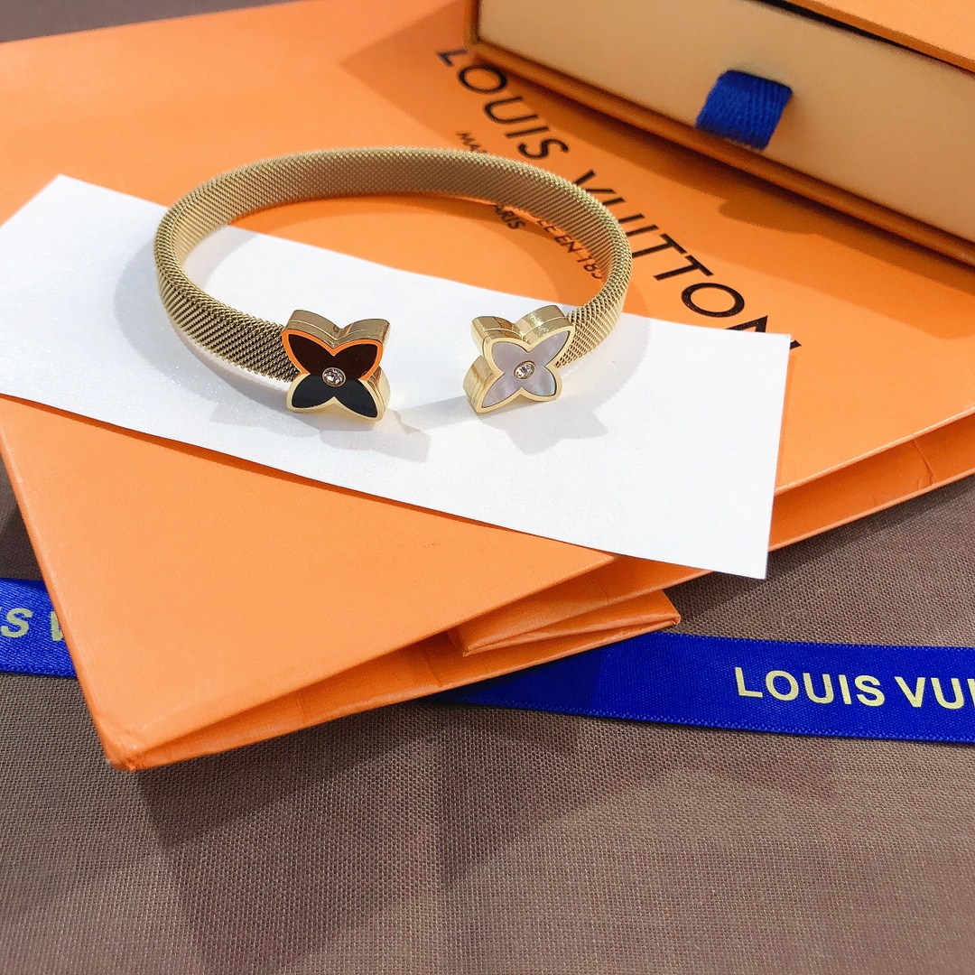 LV Bracelet 105372