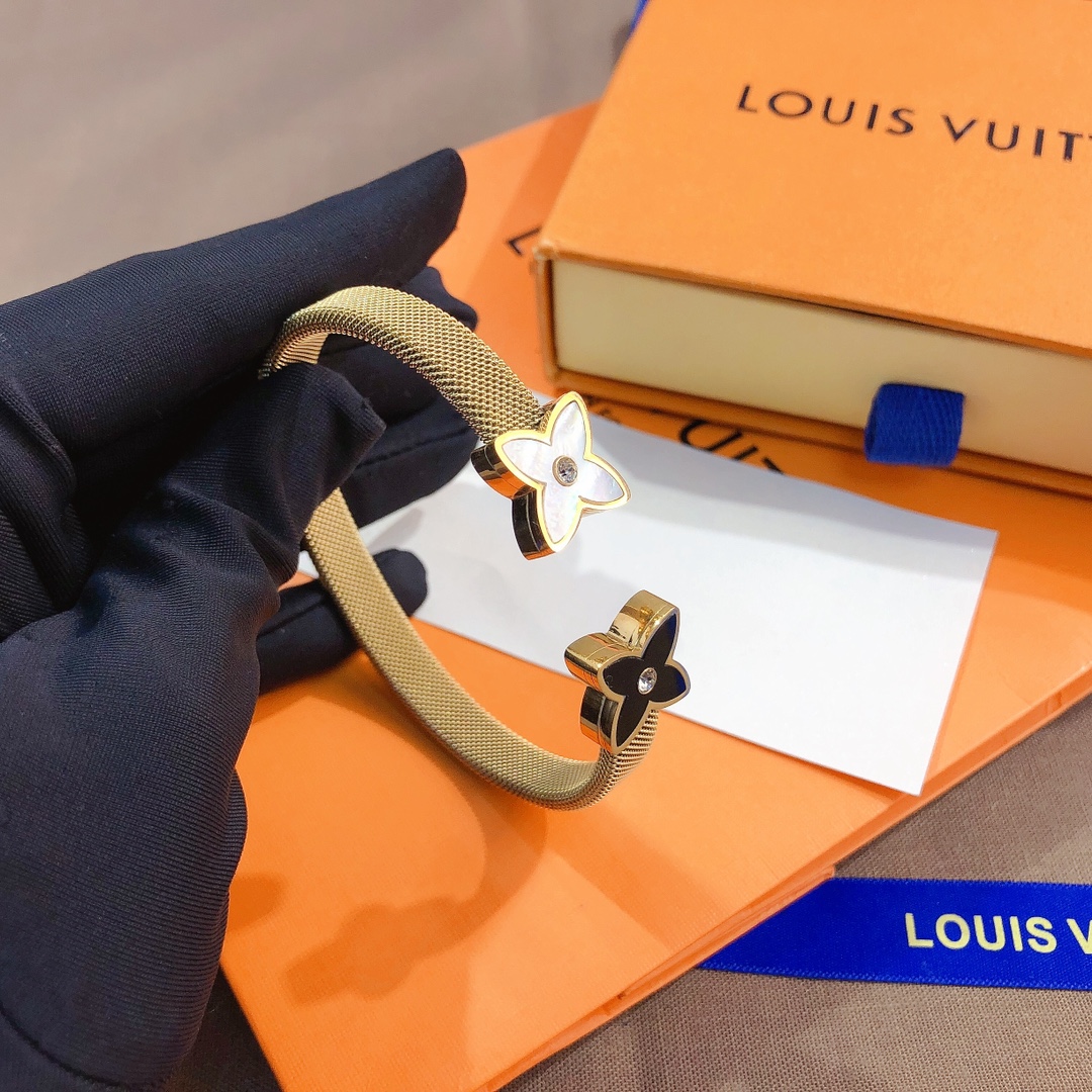 LV Bracelet 105372