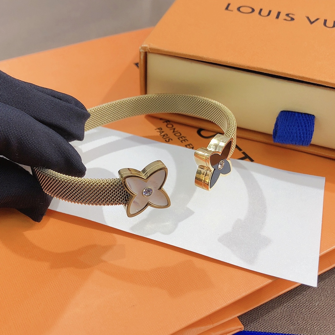 LV Bracelet 105372