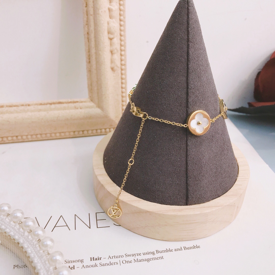 L019 LV bracelet 105894