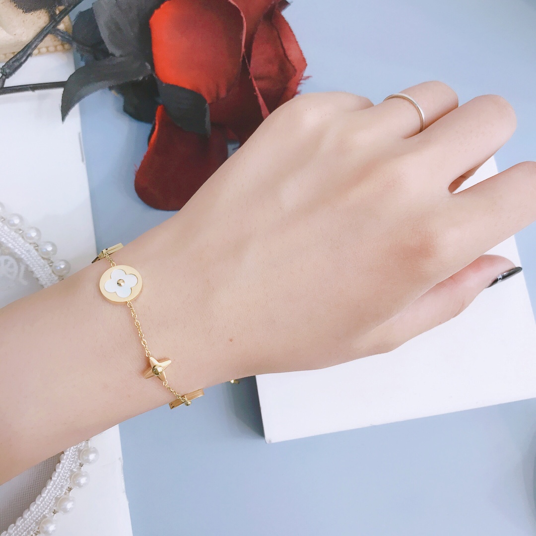 L019 LV bracelet 105894