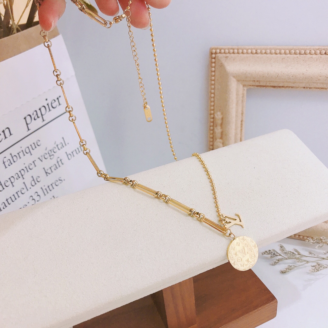 L026  LV bracelet 105896
