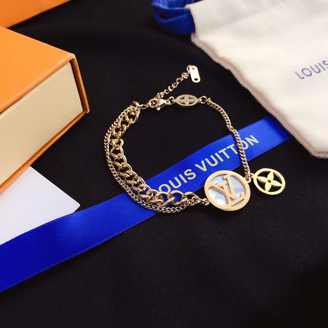 L046  Lv bracelet 105899