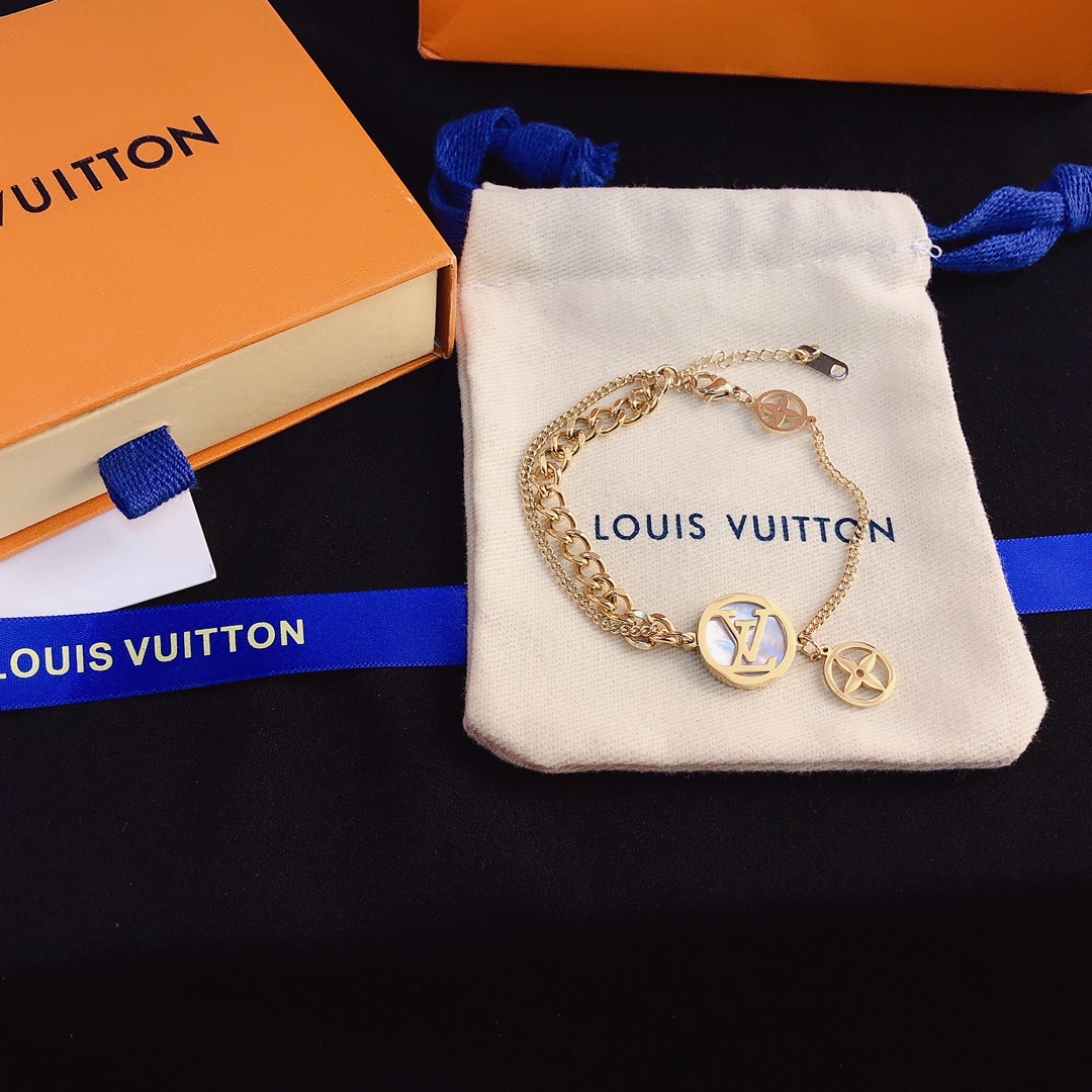 L046  Lv bracelet 105899