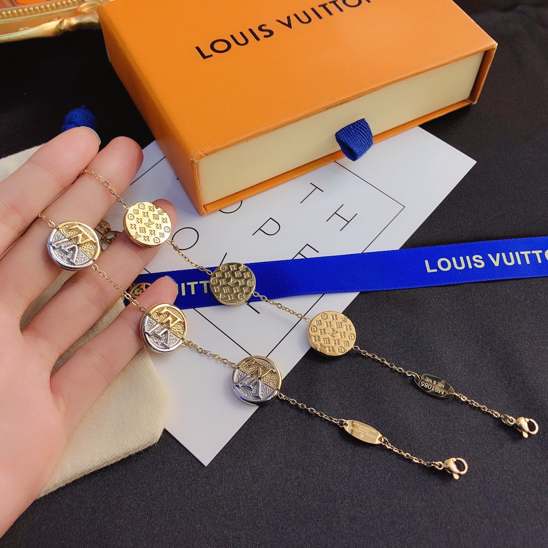 L050   Lv bracelet 105904