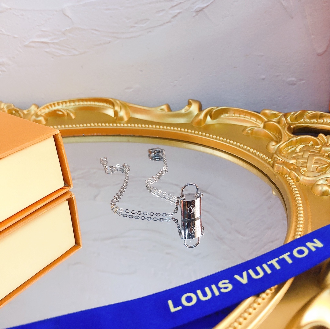 L047  LV bracelet 105908