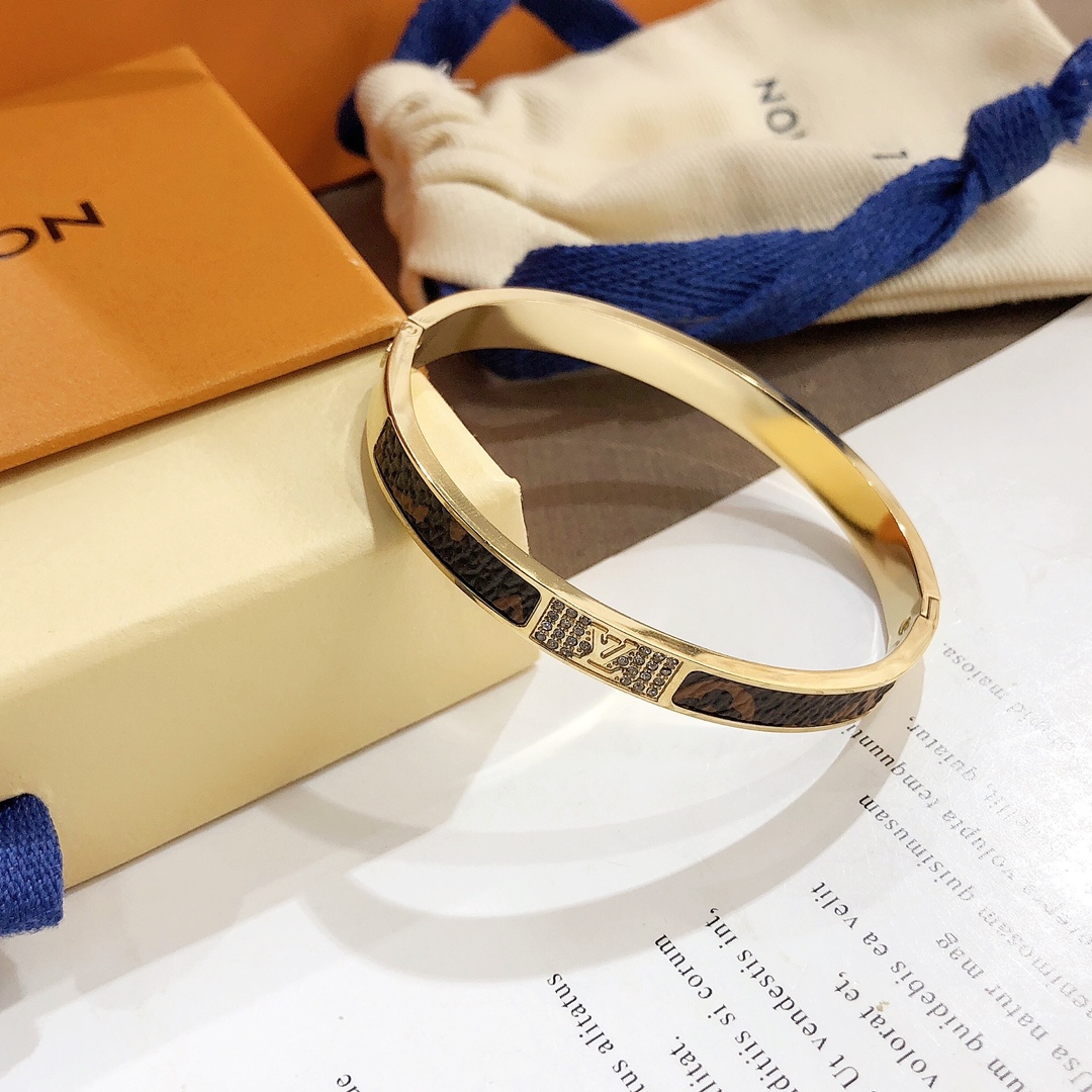 S207   LV Bracelet 106054