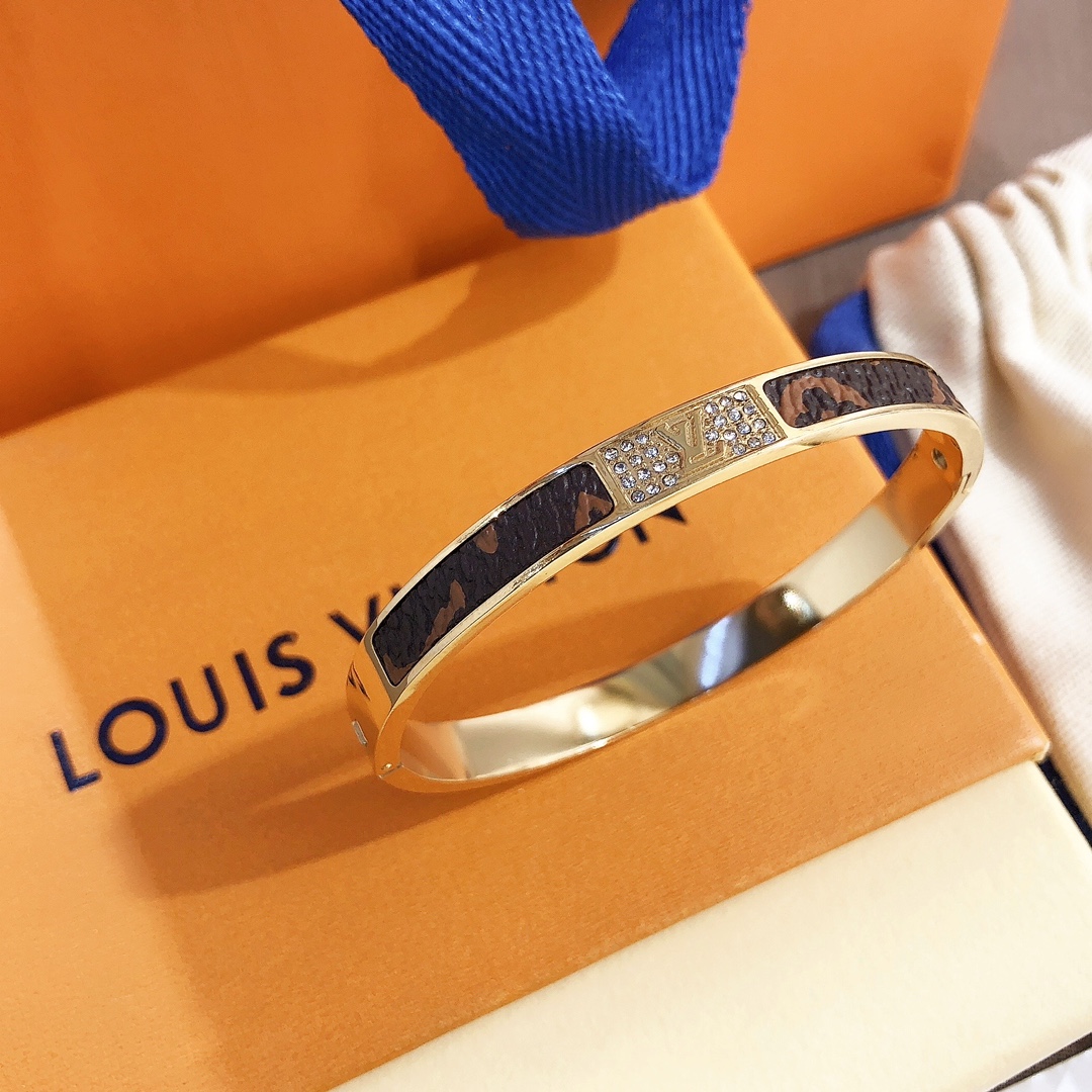S207   LV Bracelet 106054