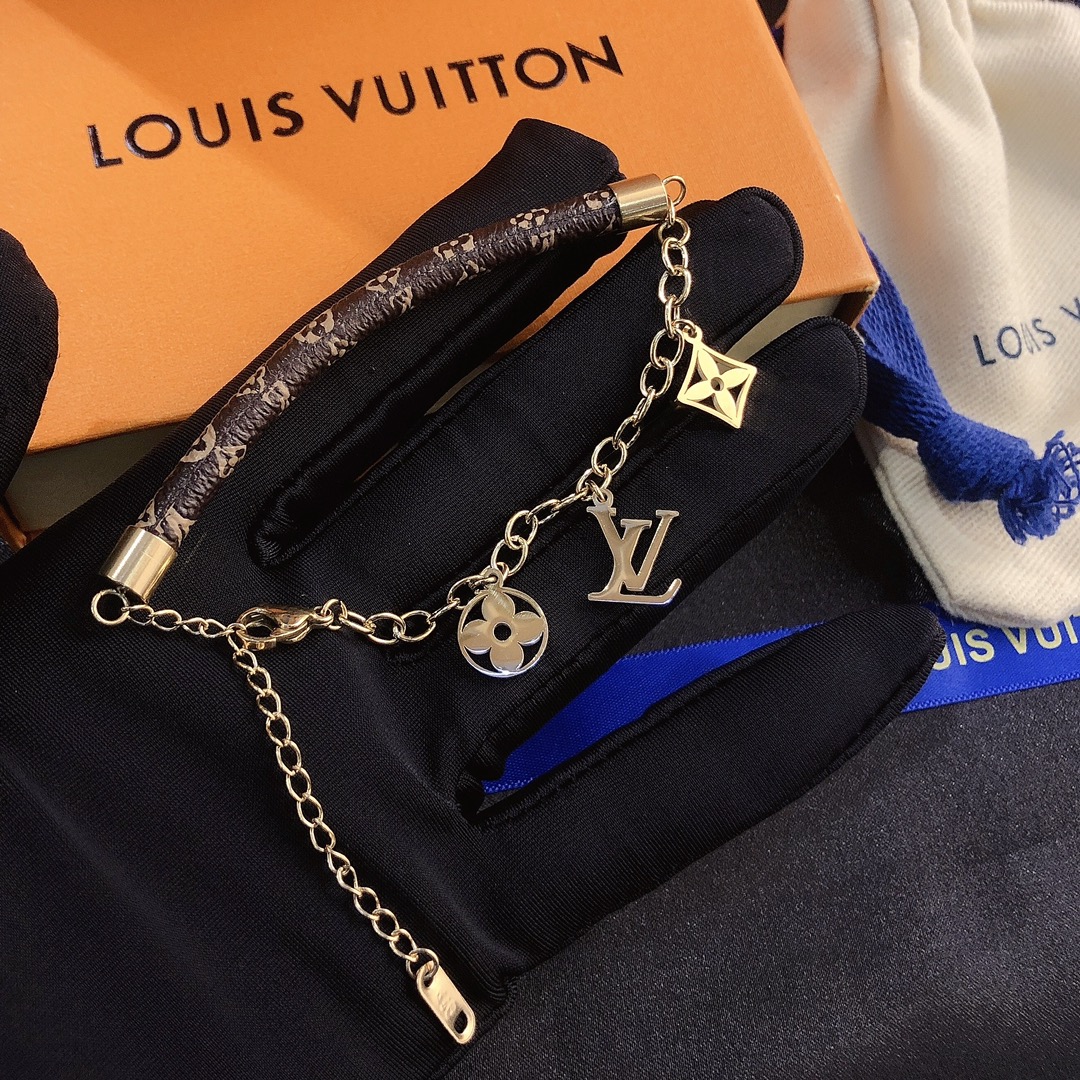 L064   LV Bracelet 104968
