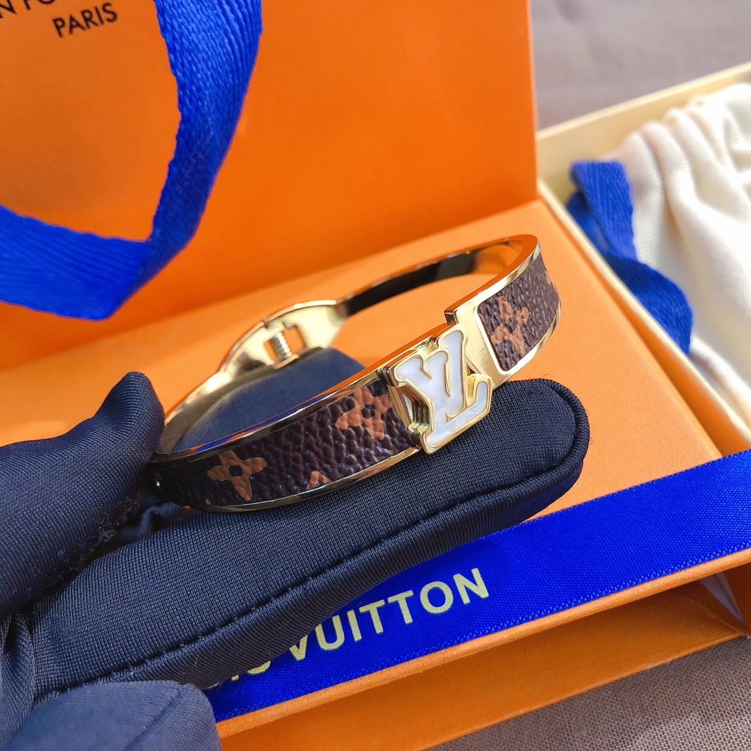 S190  LV Bracelet 106210