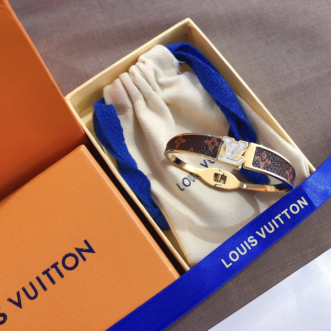 S190  LV Bracelet 106210