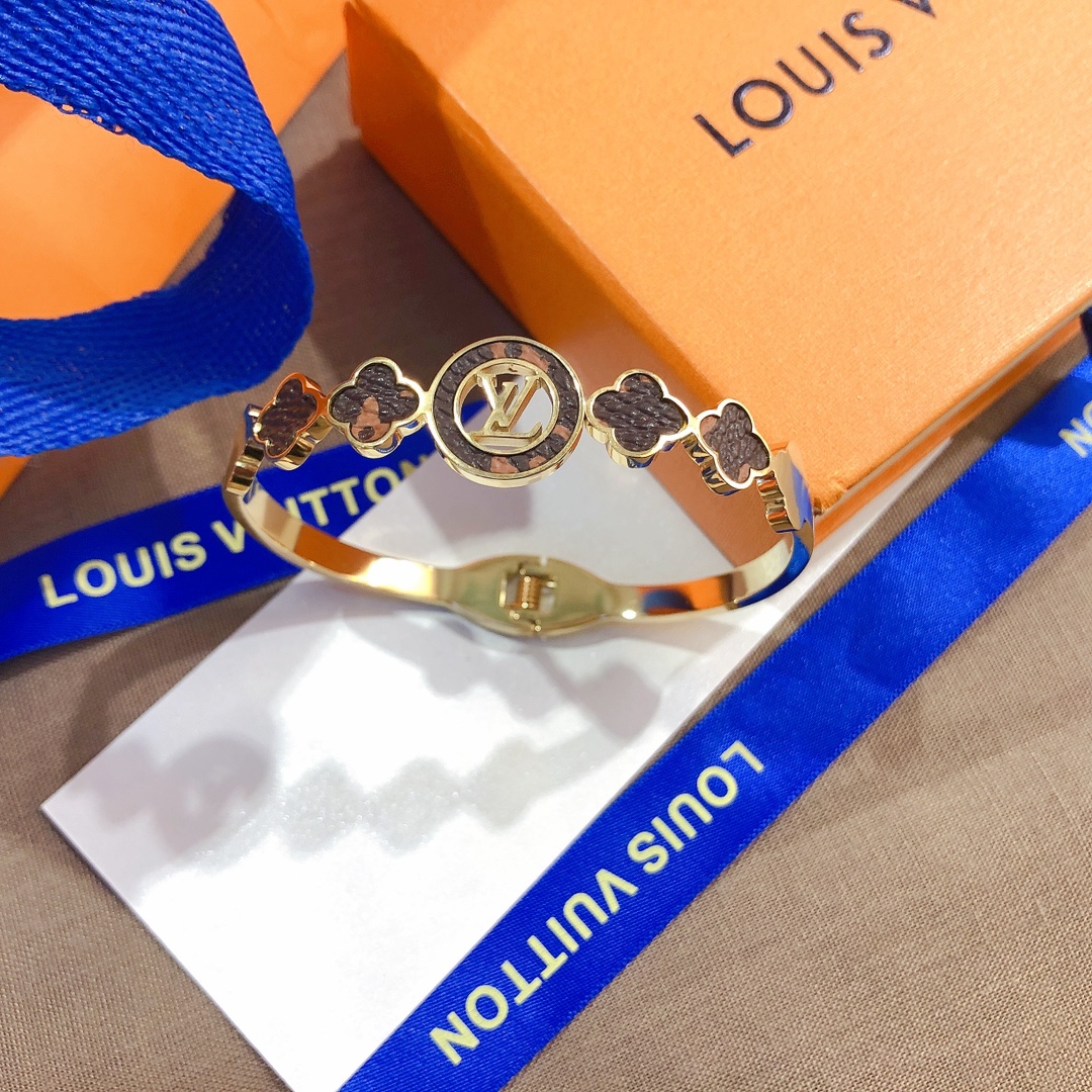 S189   LV Bracelet 106211