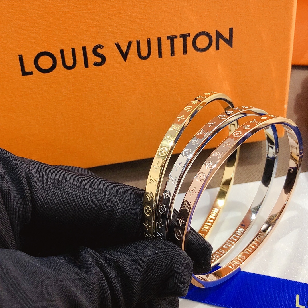 S188  LV bracelet 106212