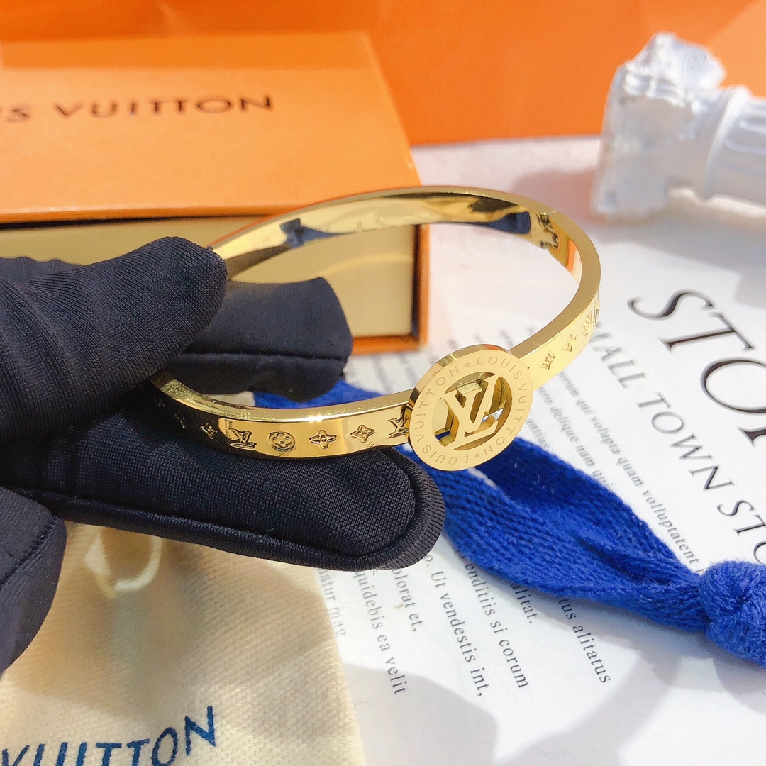S185  LV Bracelet 106214