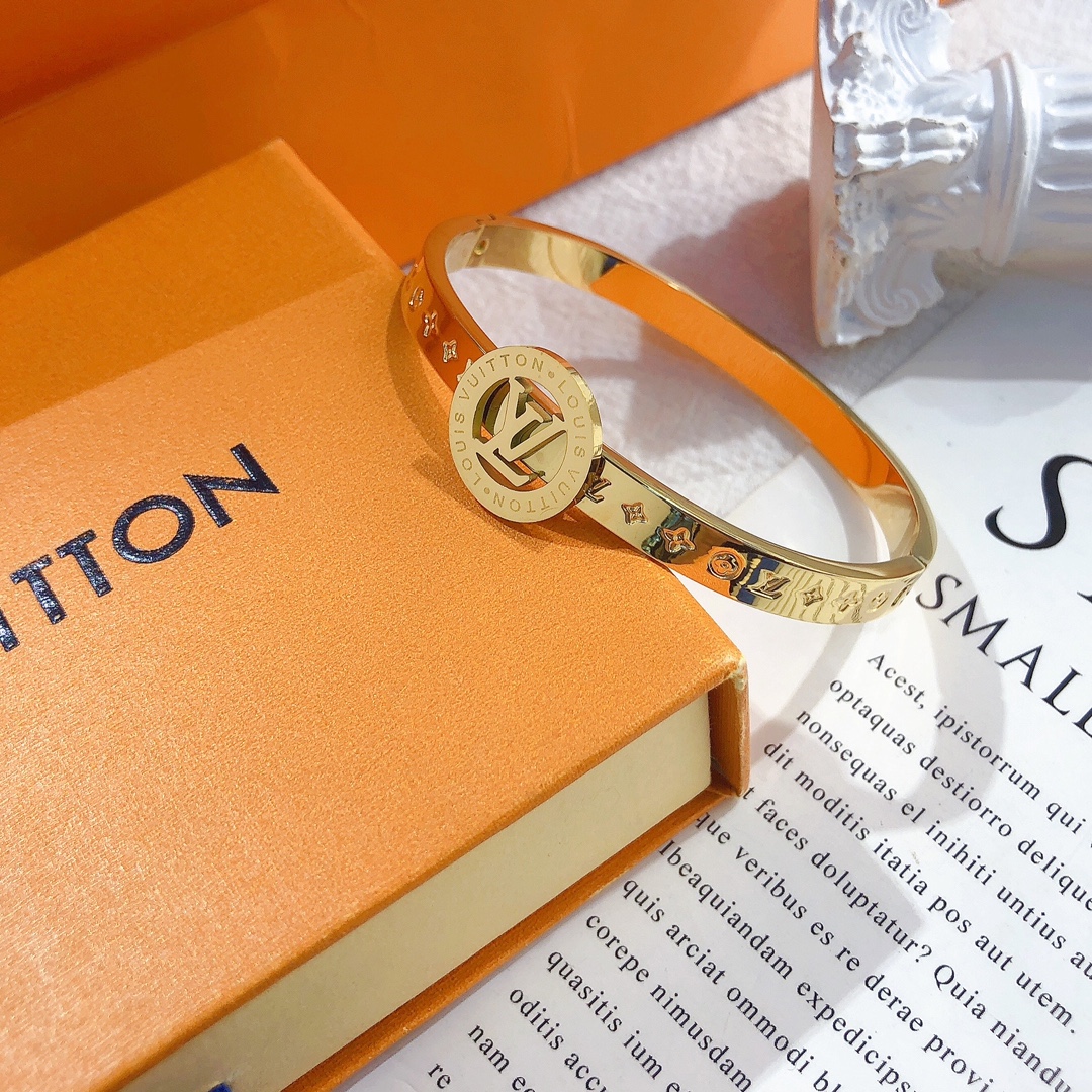 S185  LV Bracelet 106214