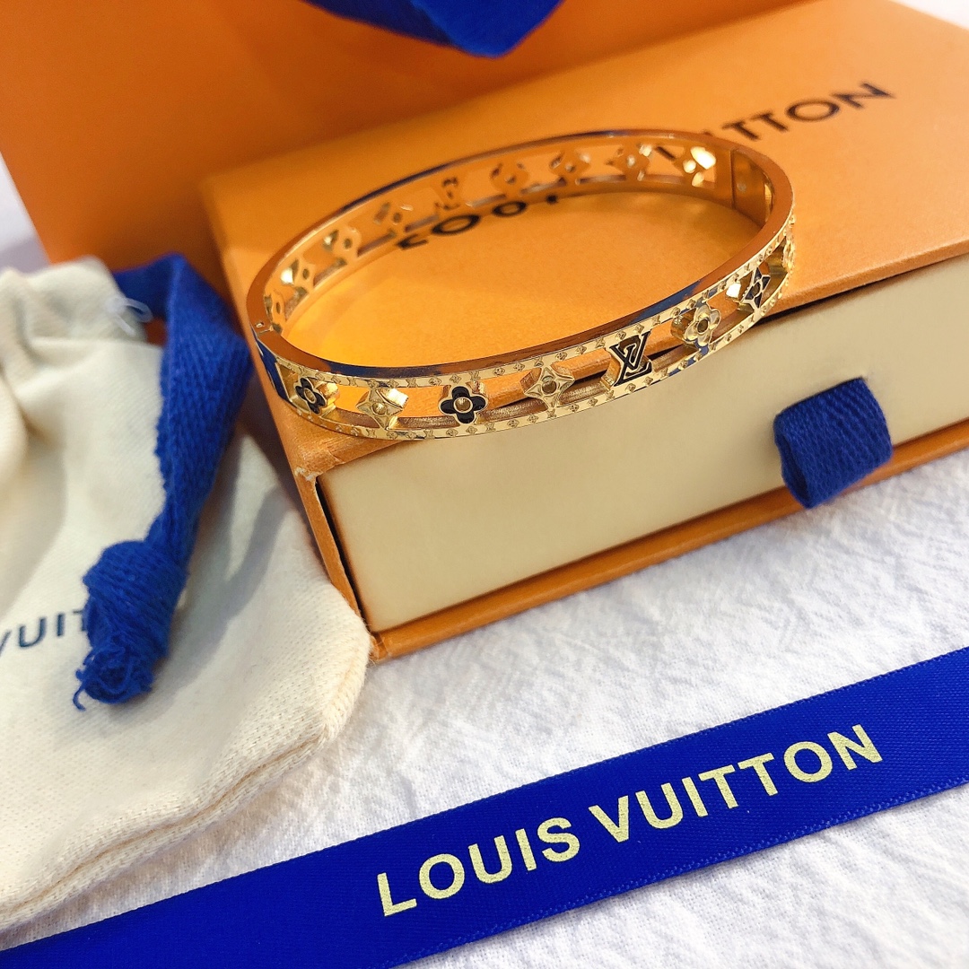 S163   LV Bracelet 106224