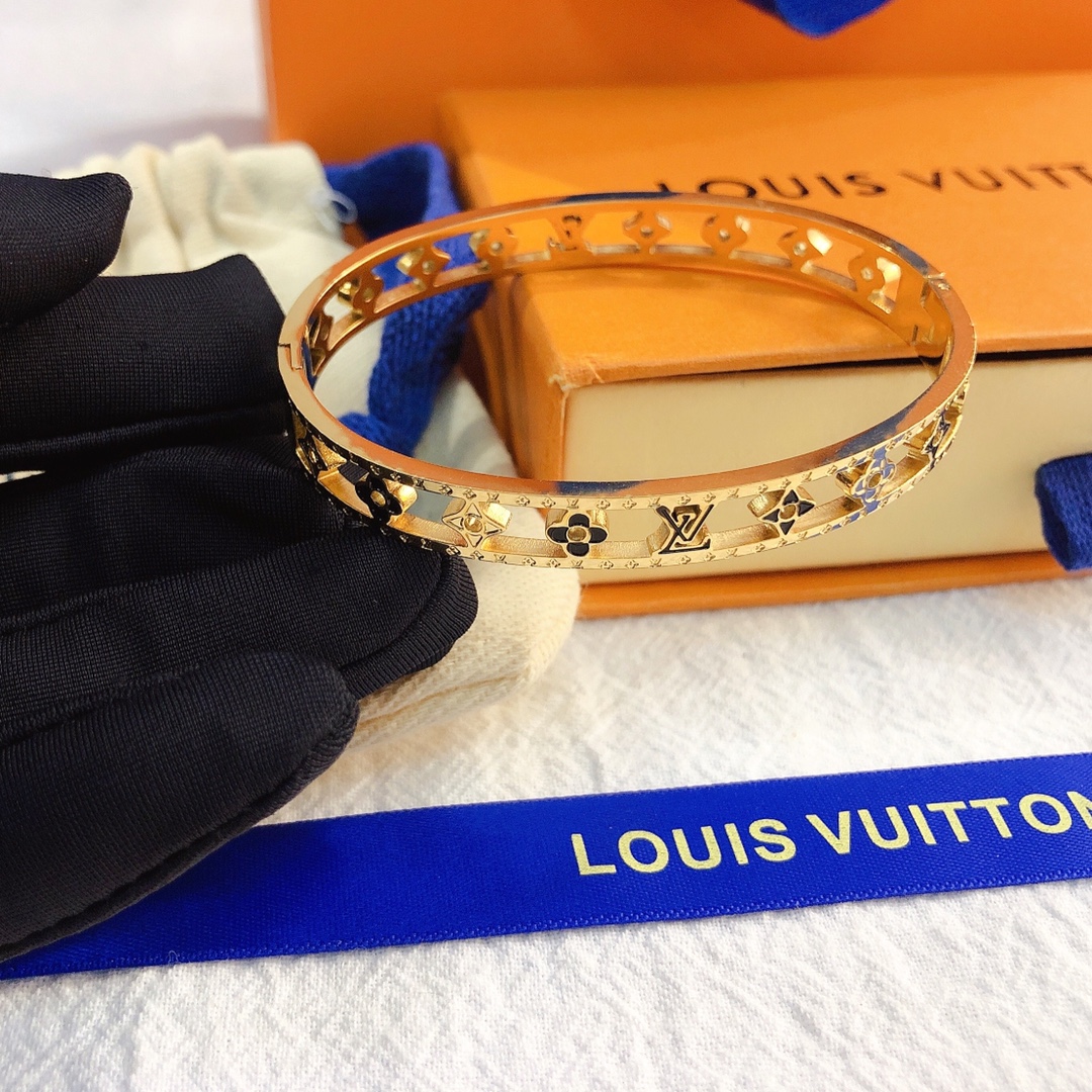 S163   LV Bracelet 106224