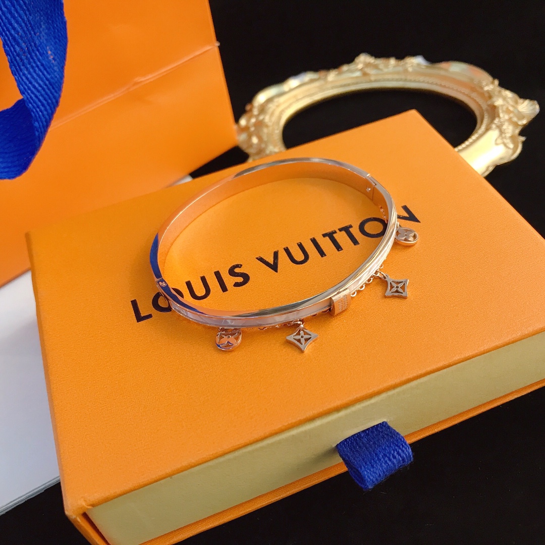 S005  LV bracelet 106227