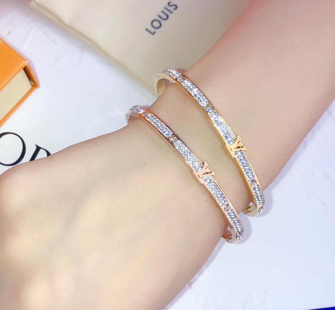 S073  LV Bracelet 106230