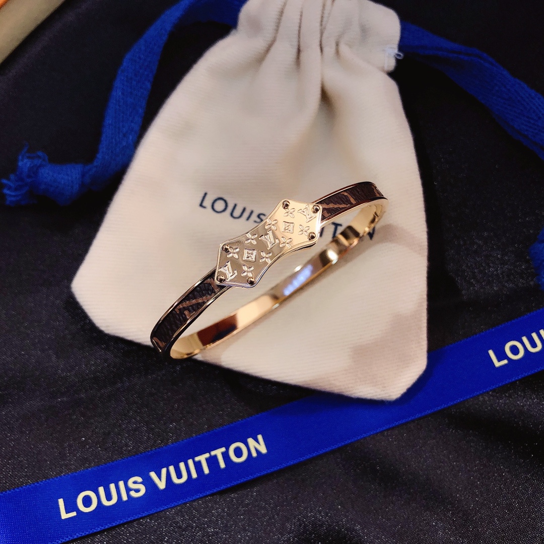 S135   LV Bracelet 106238