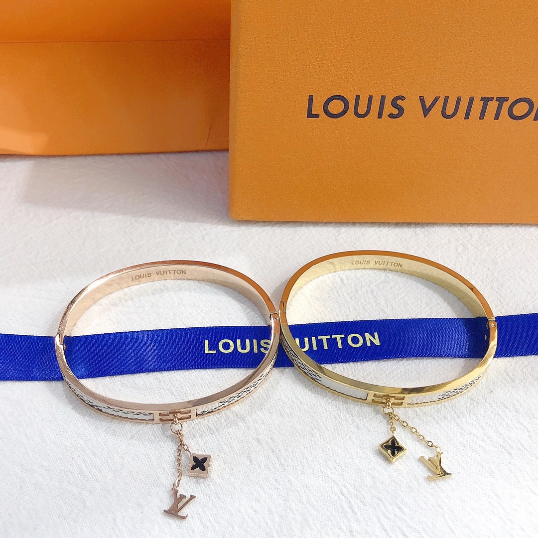 S211   LV Bracelet 106257