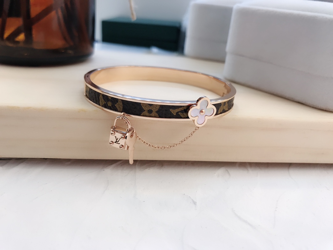 S034 LV Bracelet 106260