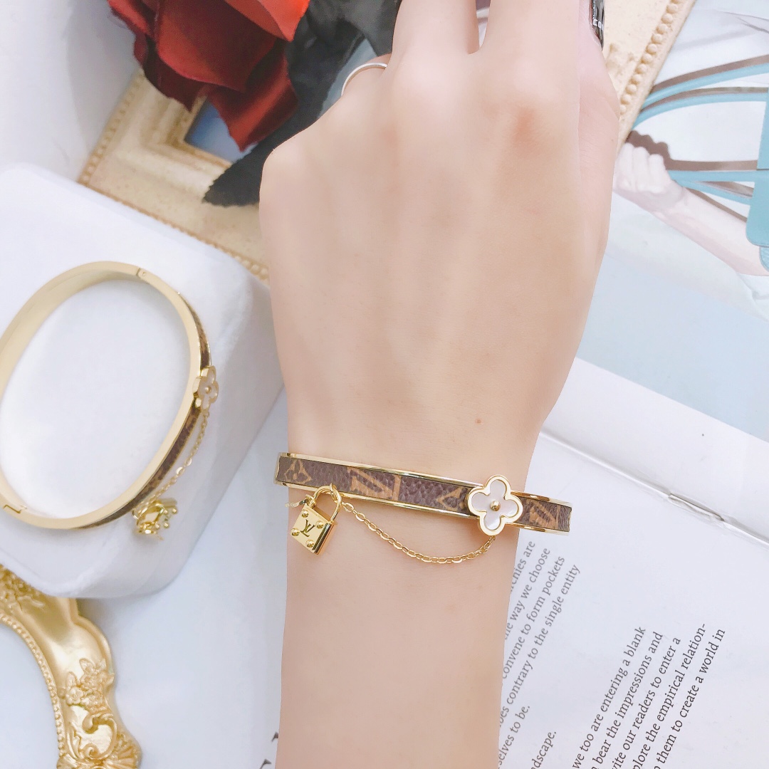 S034 LV Bracelet 106260