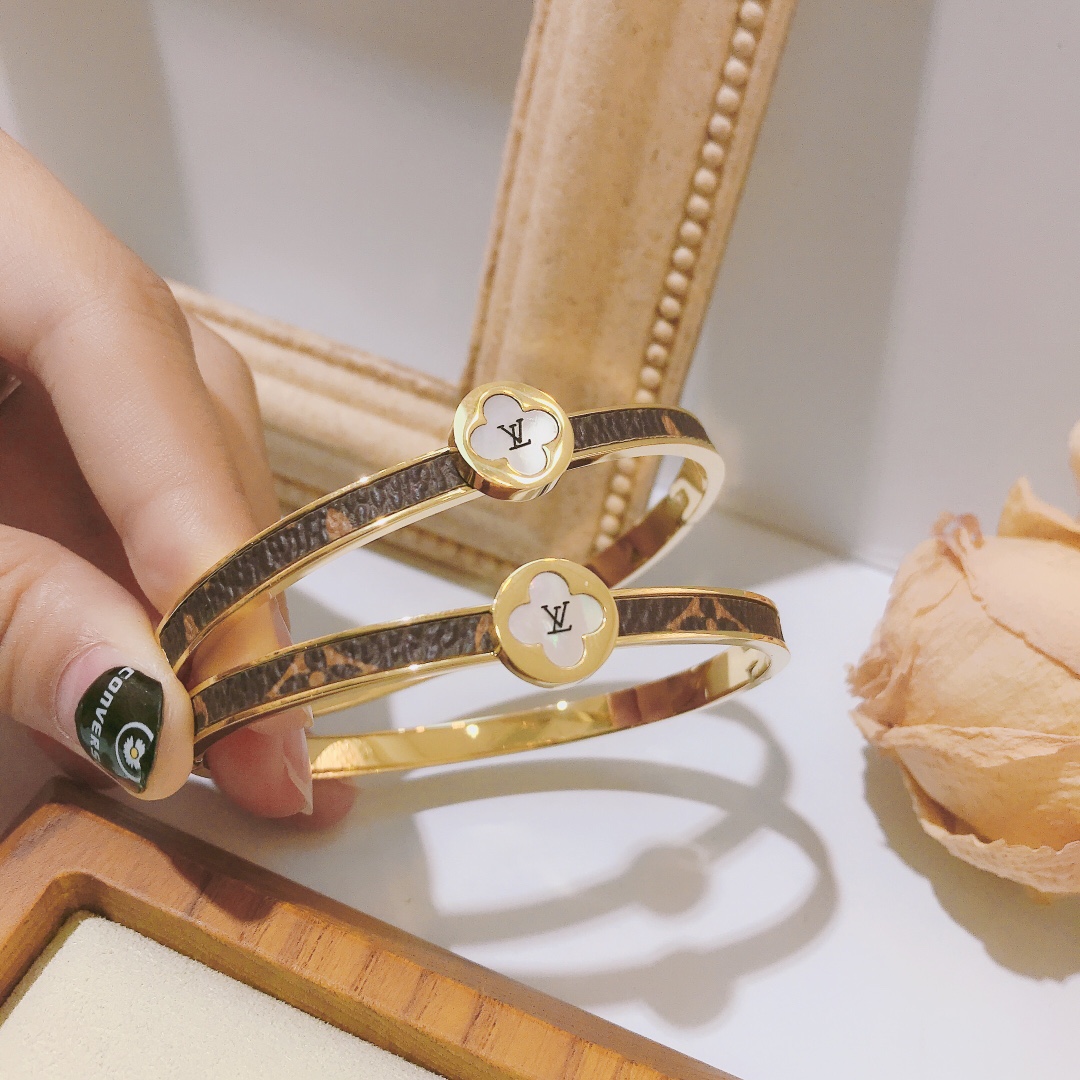 S051 LV Bracelet 106262