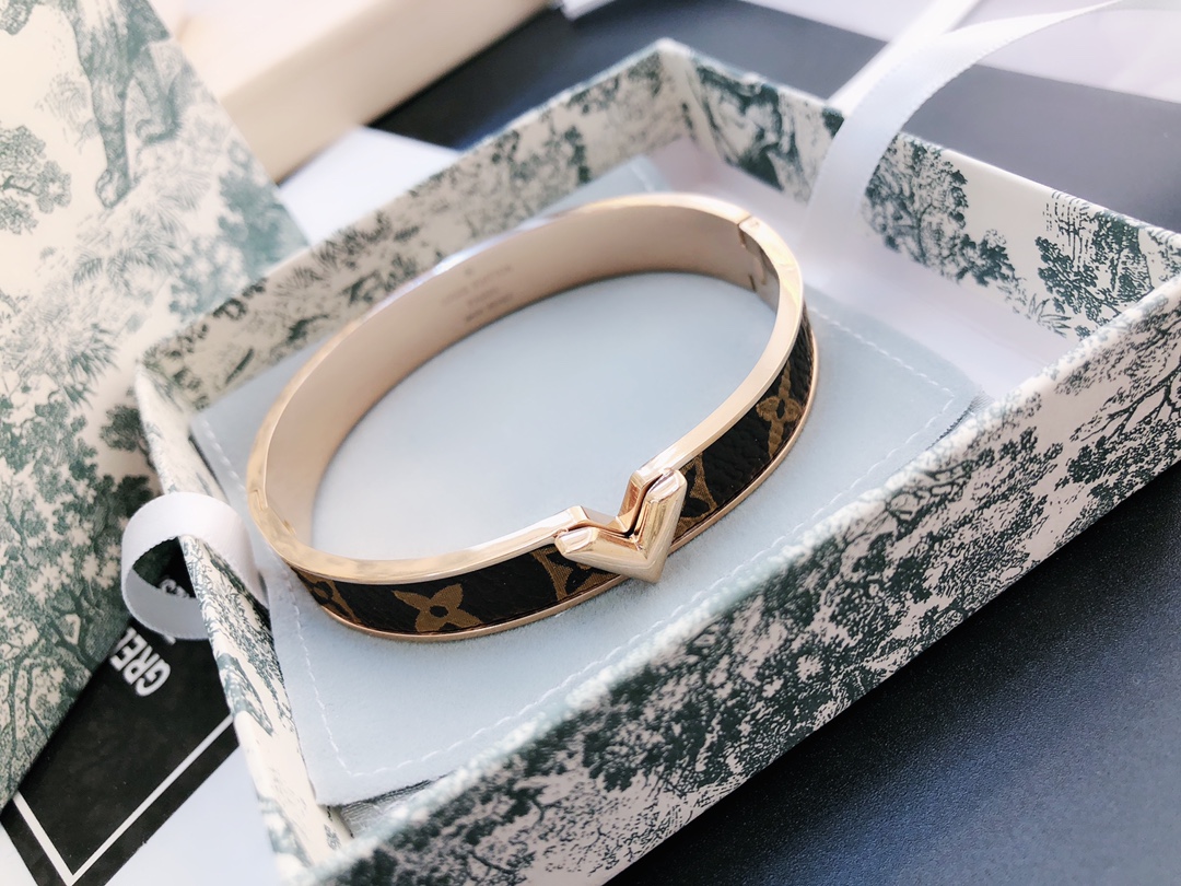 S064 LV bracelet 106263